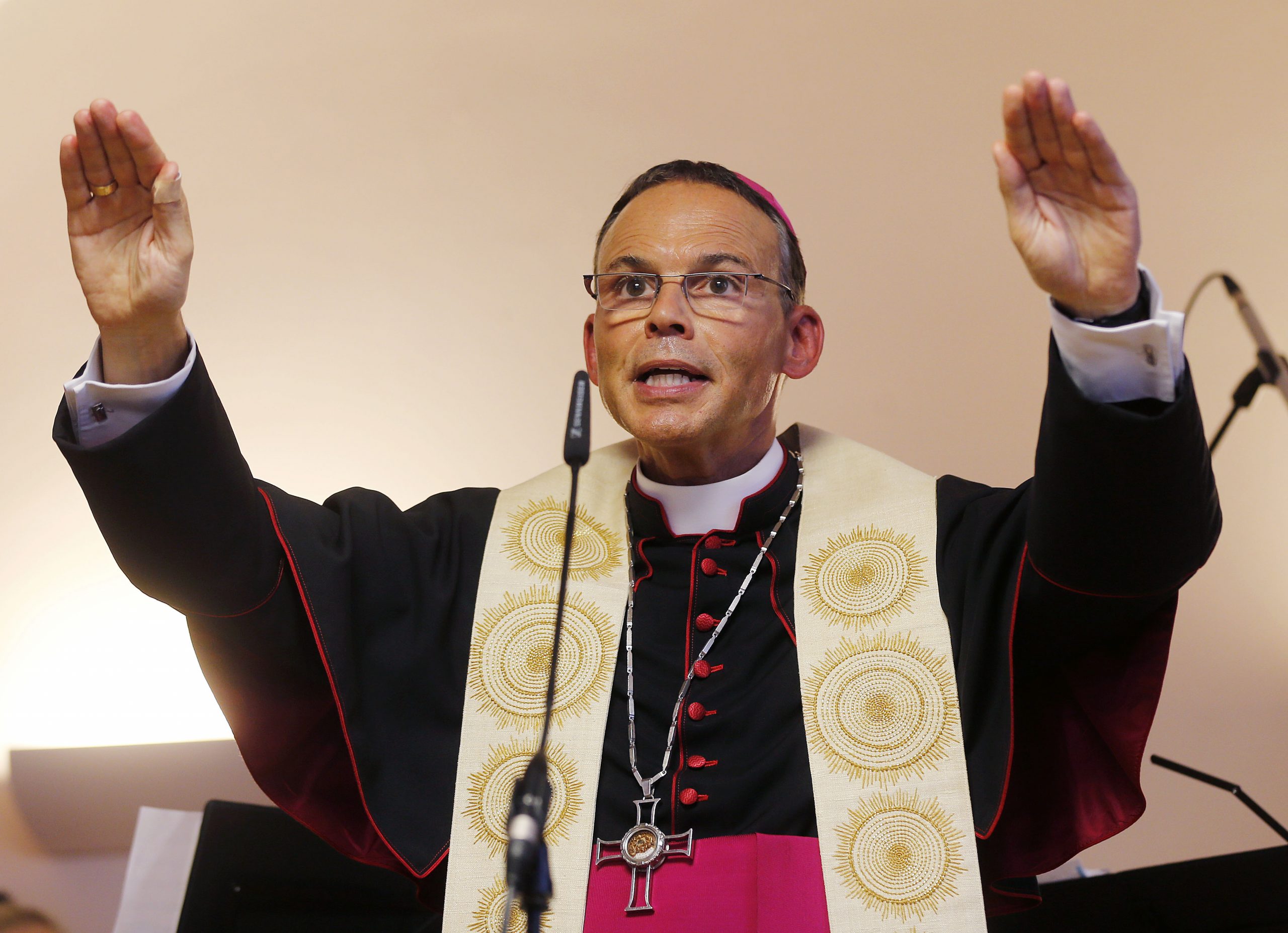 Pope replaces German ‘bling bishop’ after inquiry