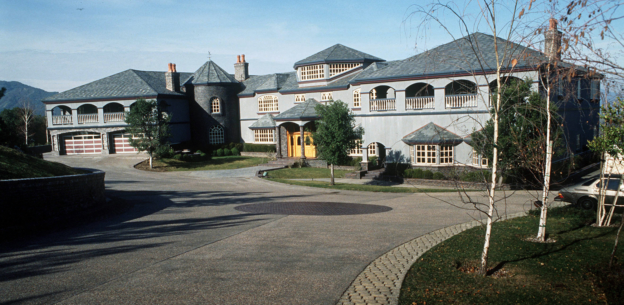 Home of ex-Ukranian official causes problem in CA