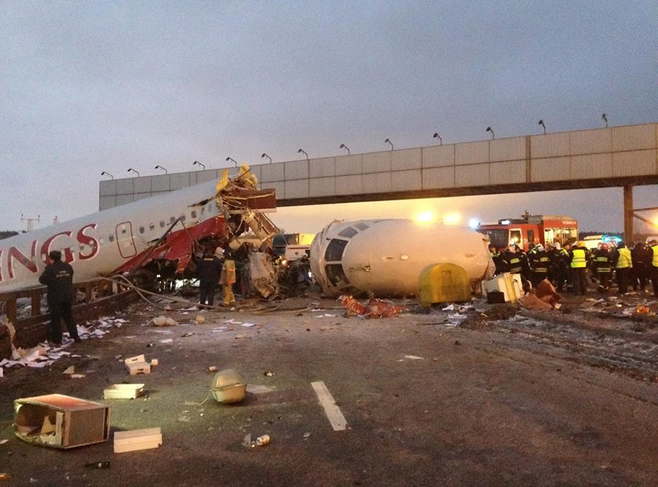 4 dead in Moscow airliner crash