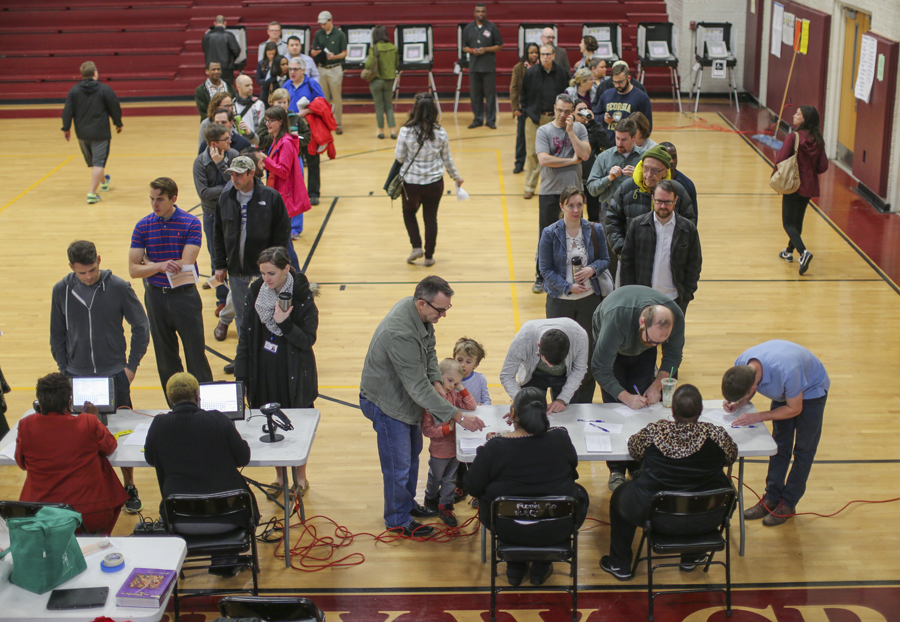 GOP voters flood the polls as Dems lose interest