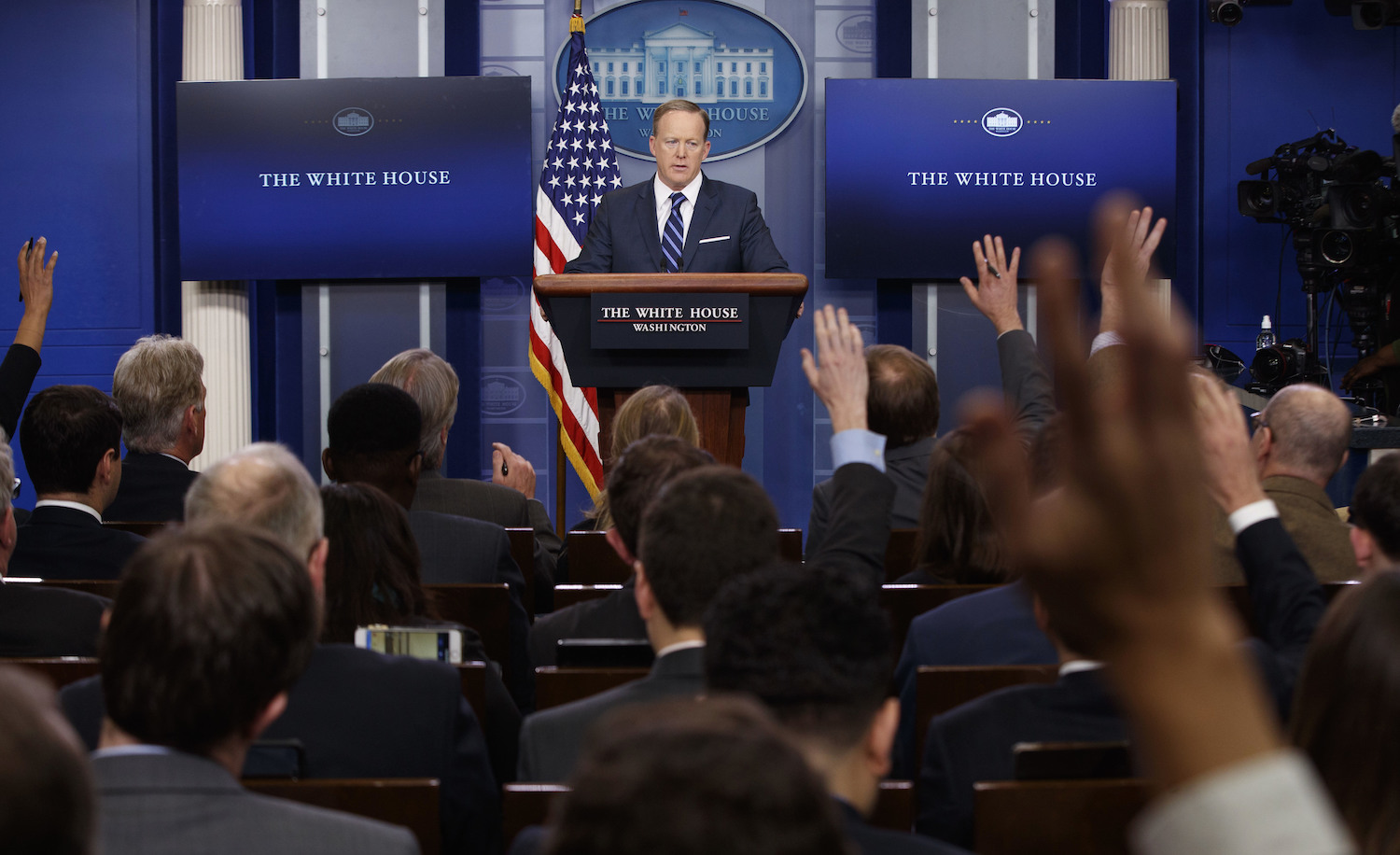 Russia intrigue blots out the sun during White House briefings