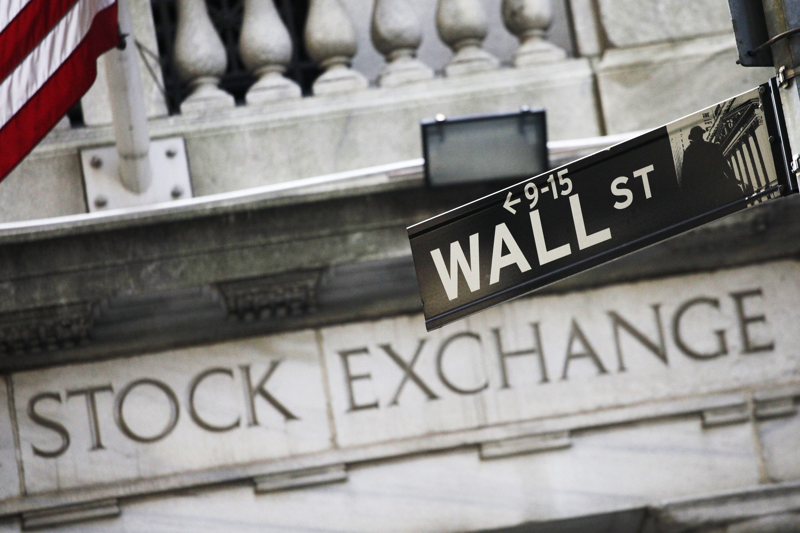 Asia stocks muted; Tokyo rises as yen extends fall