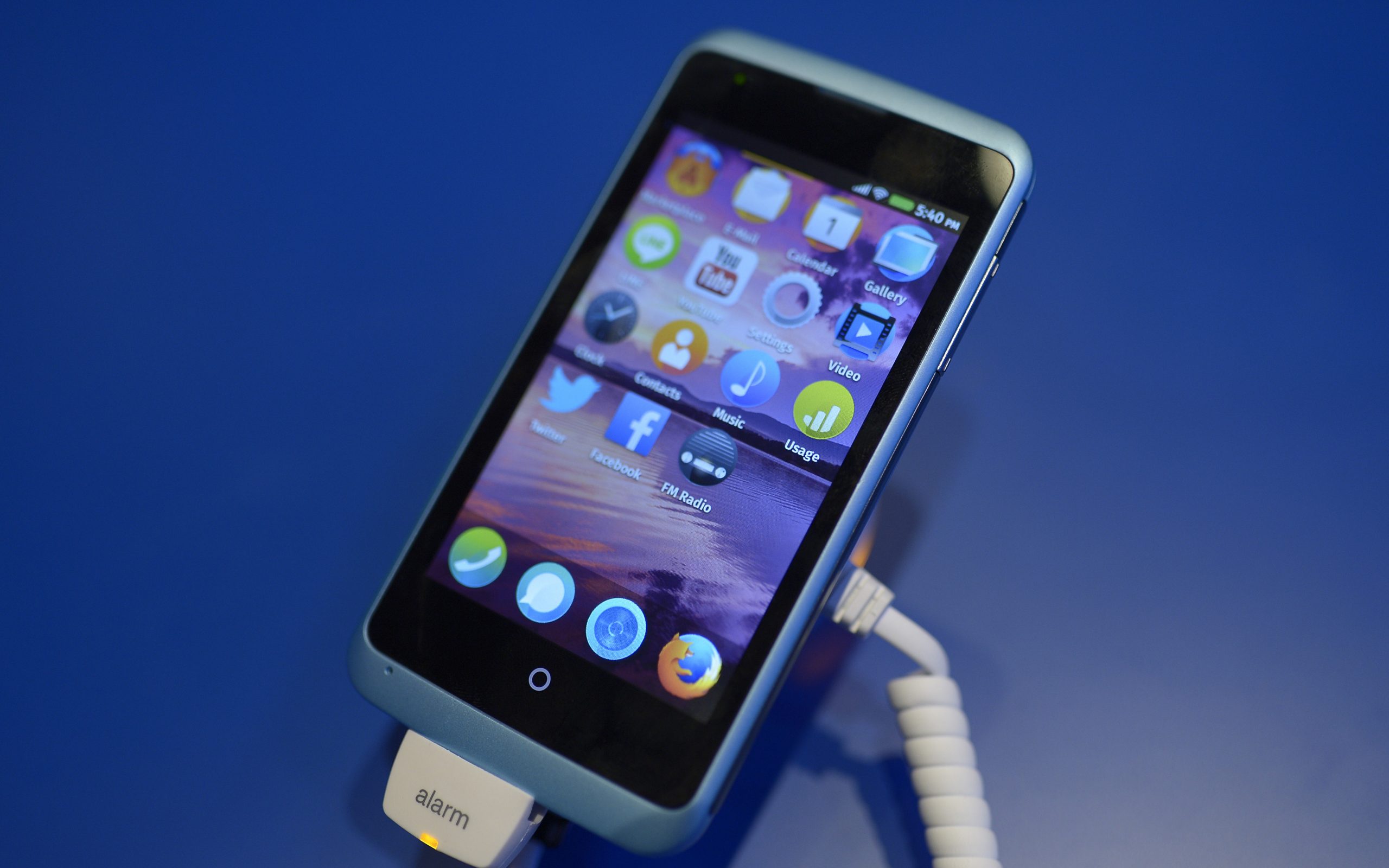 Review: Lots of innovations beyond iOS and Android