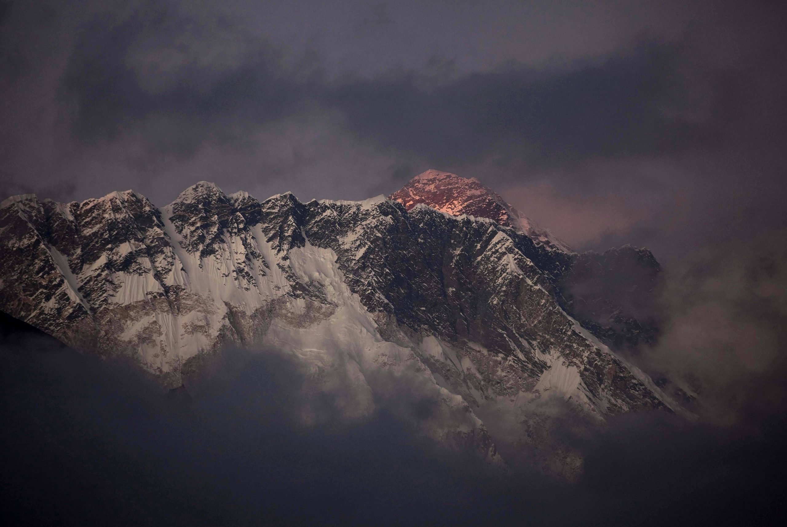 Nepal says litterbugs no longer welcome on Everest