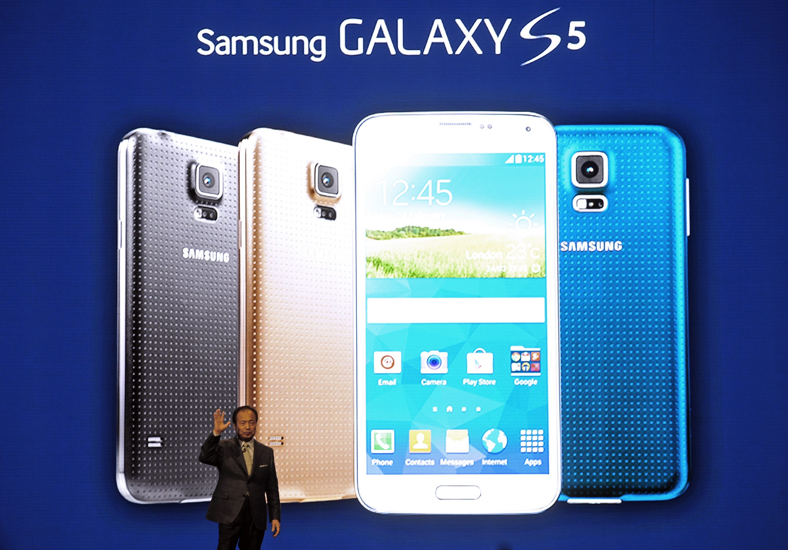 Samsung unveils phone with heart-rate monitor