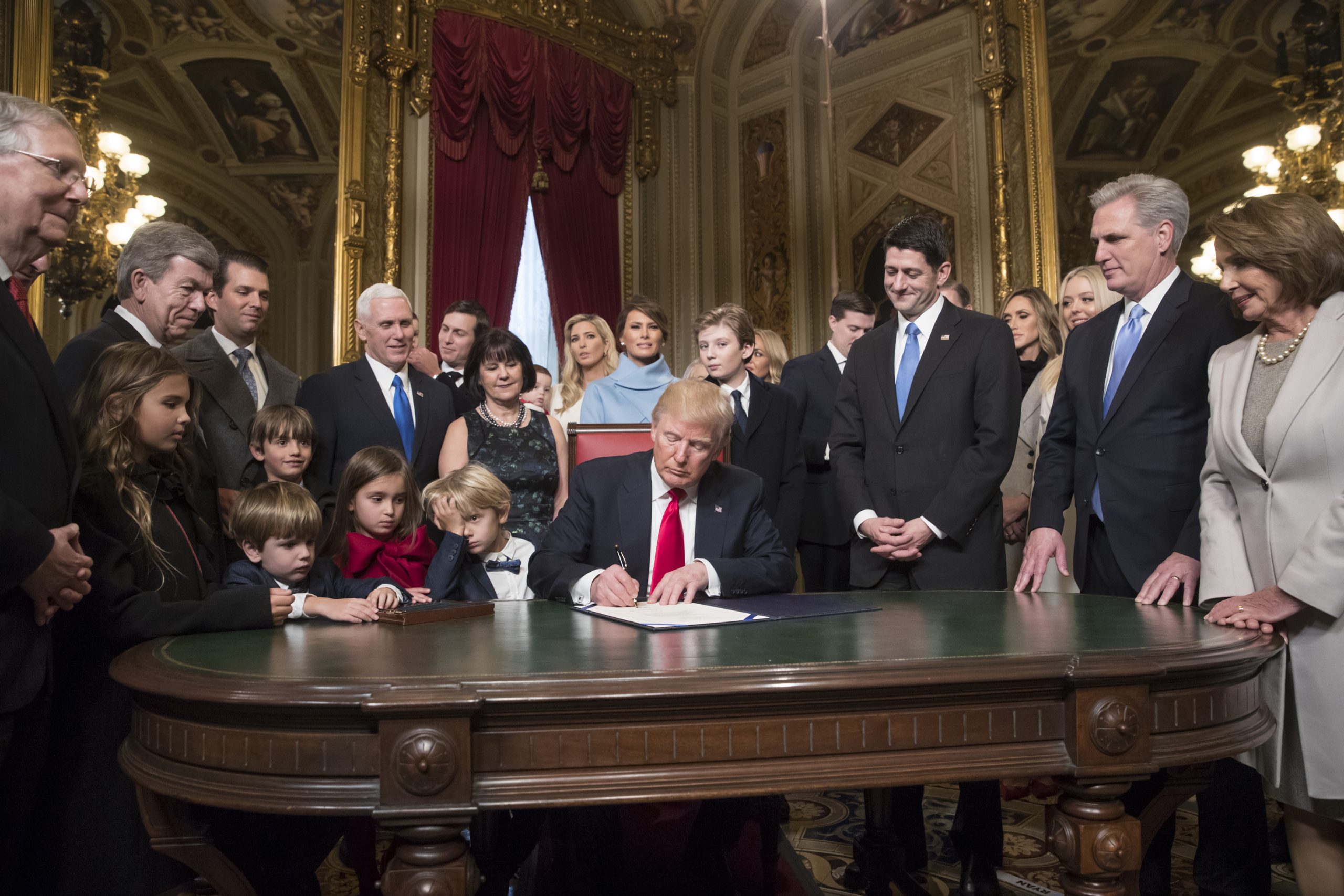 Trump to meet with bipartisan congressional leaders Monday