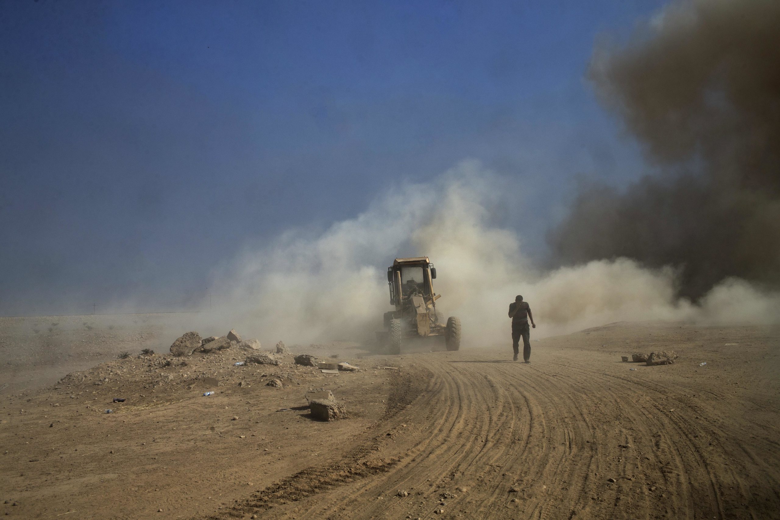 In Mosul, ISIS leaders flee while foreign fighters are trapped
