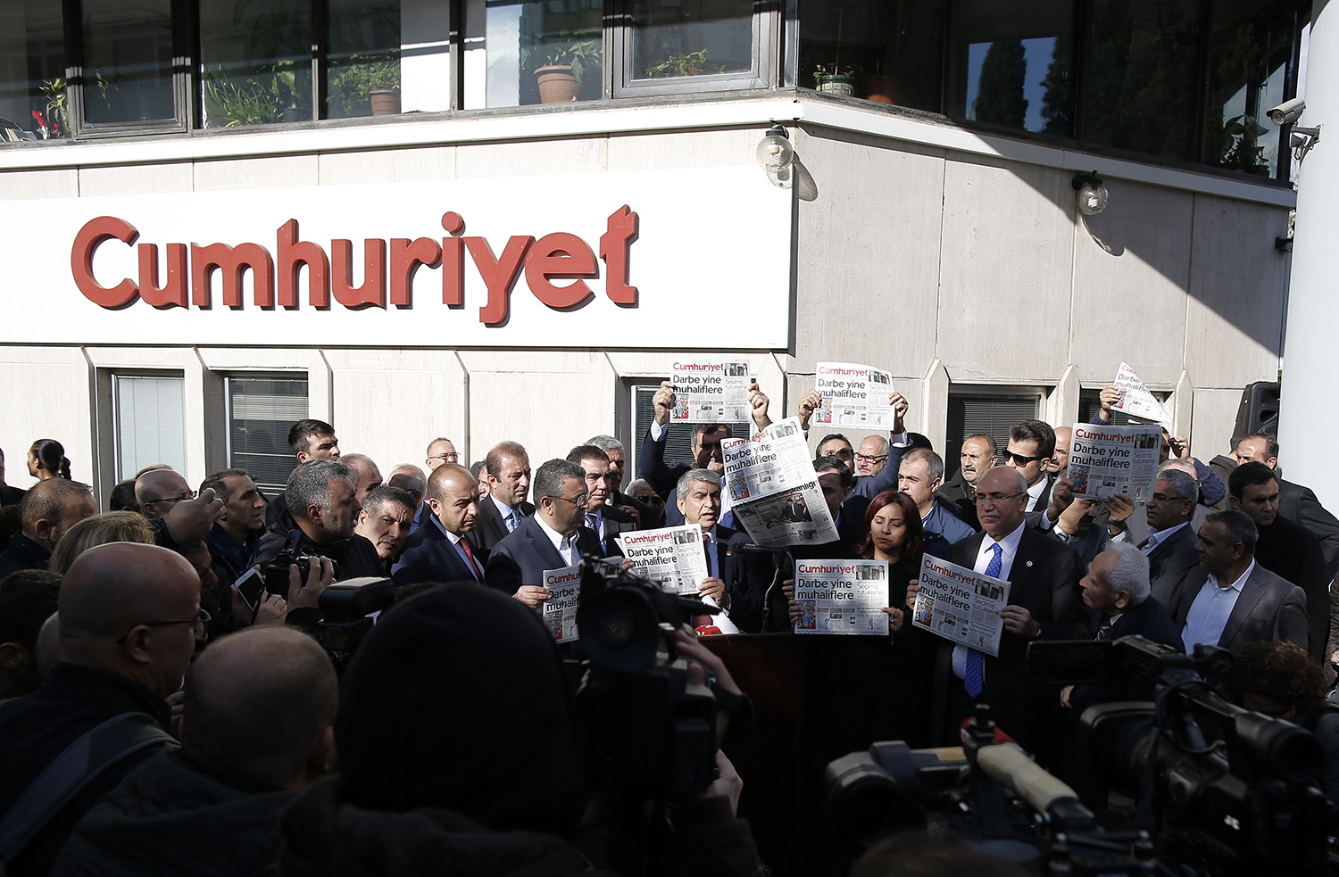 Turkey arrests 13 journalists, including opposition editor