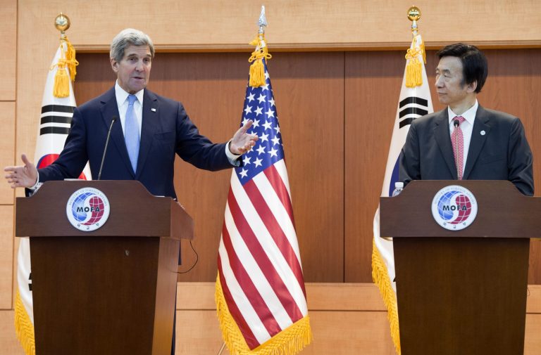 U.S. Secretary of State John Kerry, left, and South Korean Foreign Minister Yun Byung-se, right, hold a joint press conference at the Ministry of Foreign Affairs in Seoul, Korea, Monday, May 18, 2015. (Saul Loeb/Pool Photo via AP)