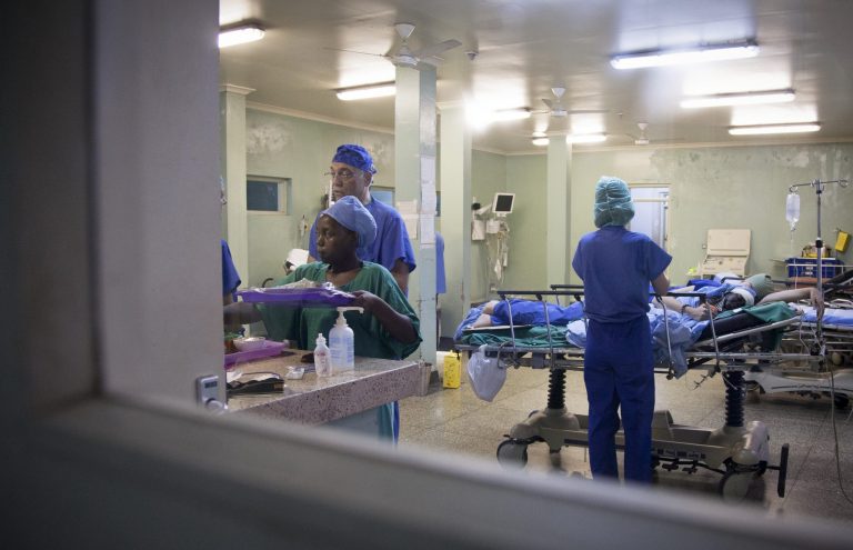 Amid poverty, US surgeons saving lives in Uganda