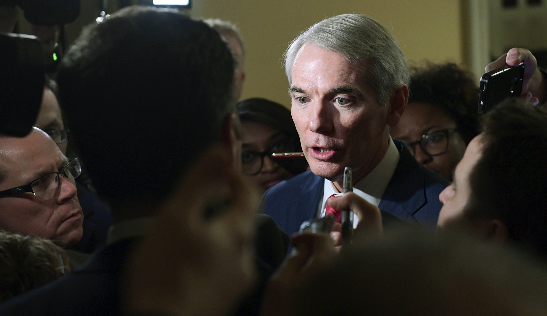 Senators criticize lack of ‘urgency’ in keeping opioids out of US