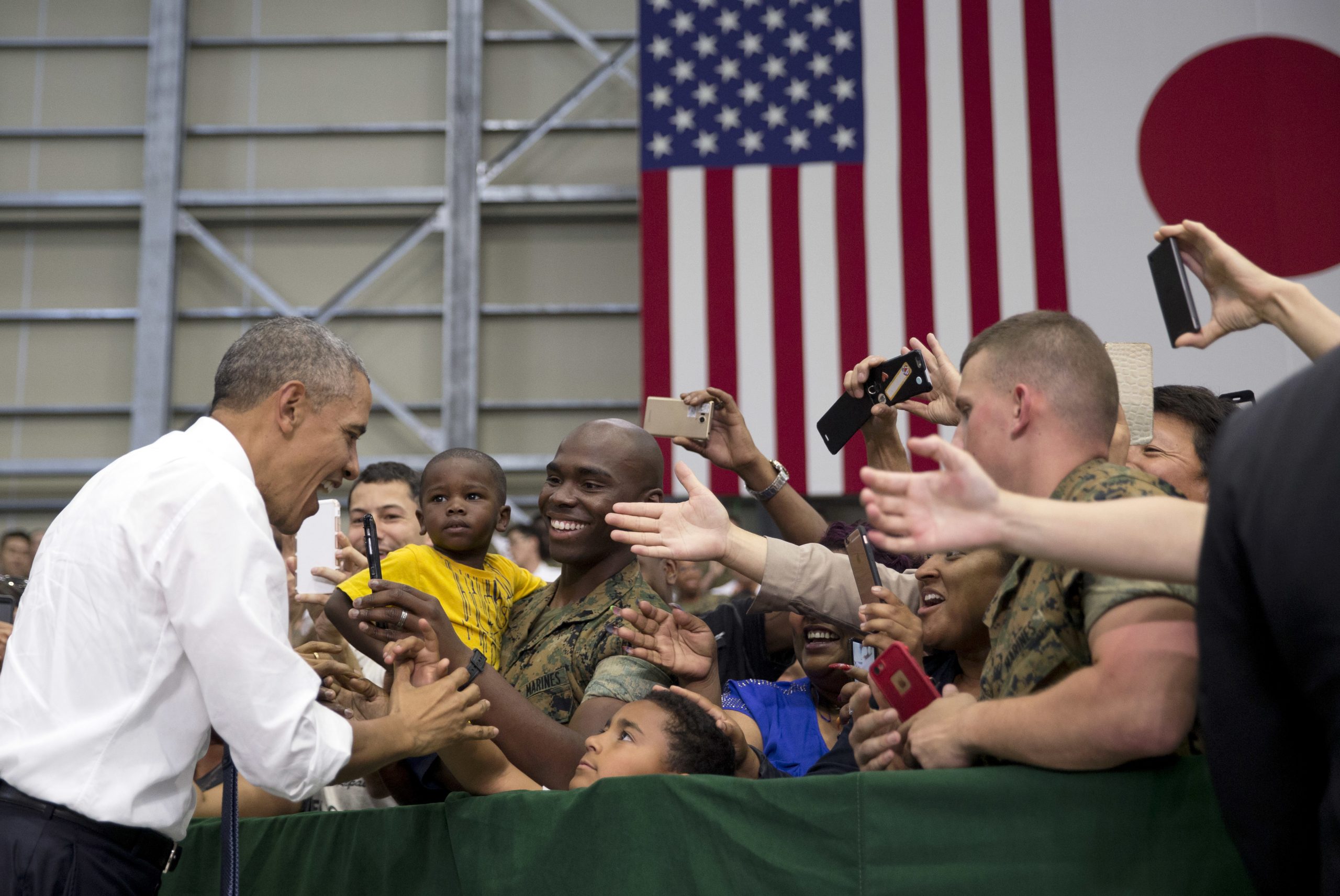 Obama thanks U.S., Japanese troops before Hiroshima visit
