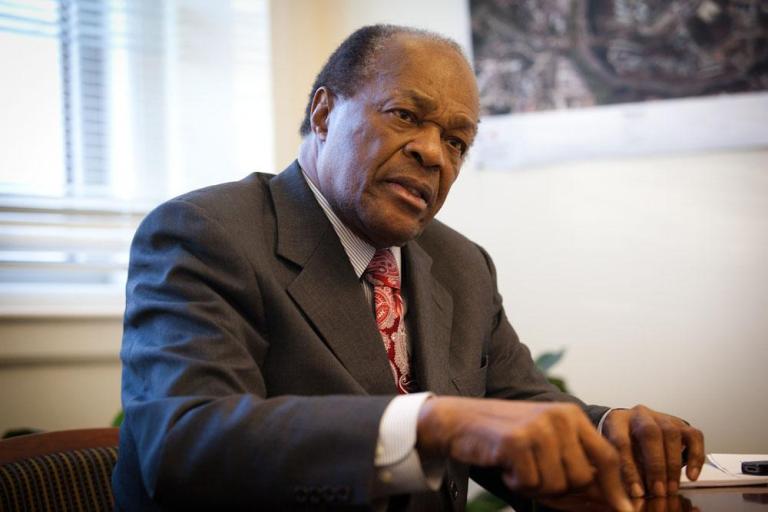 Despite health, Barry readies for primary fight