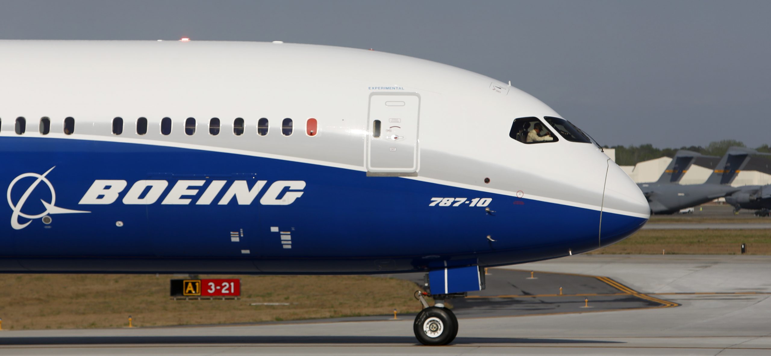 Saudi Arabia agrees to buy up to 121 planes from Boeing for $37 billion