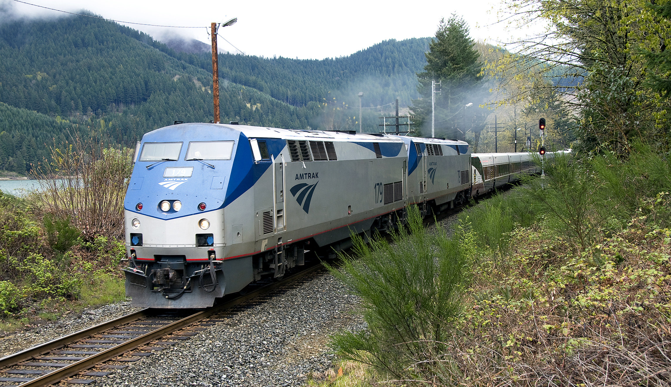 Amtrak train moving again after 183 passengers stranded in Oregon for days
