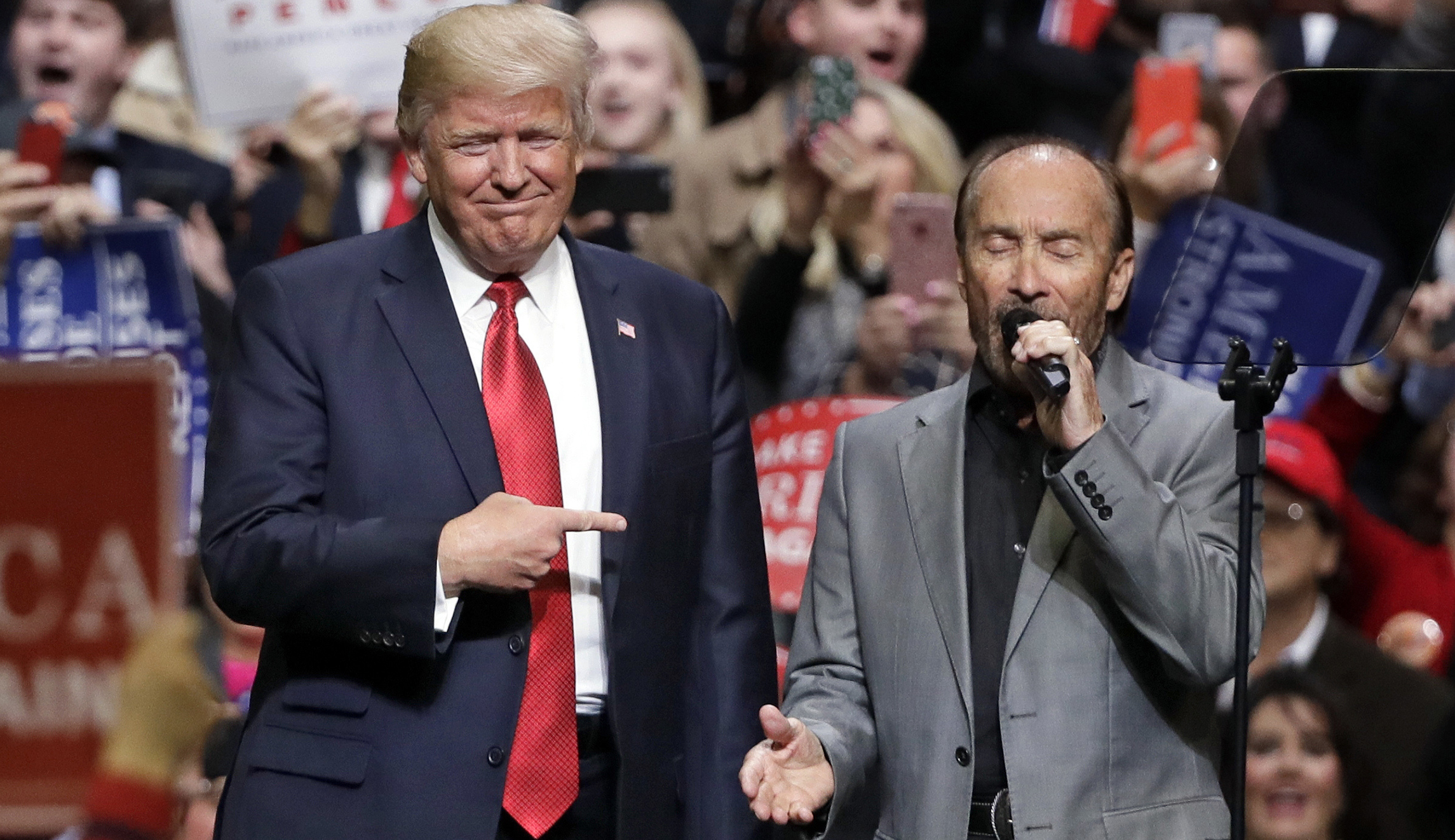 Country music singer Lee Greenwood to stump with Trump twice before Election Day
