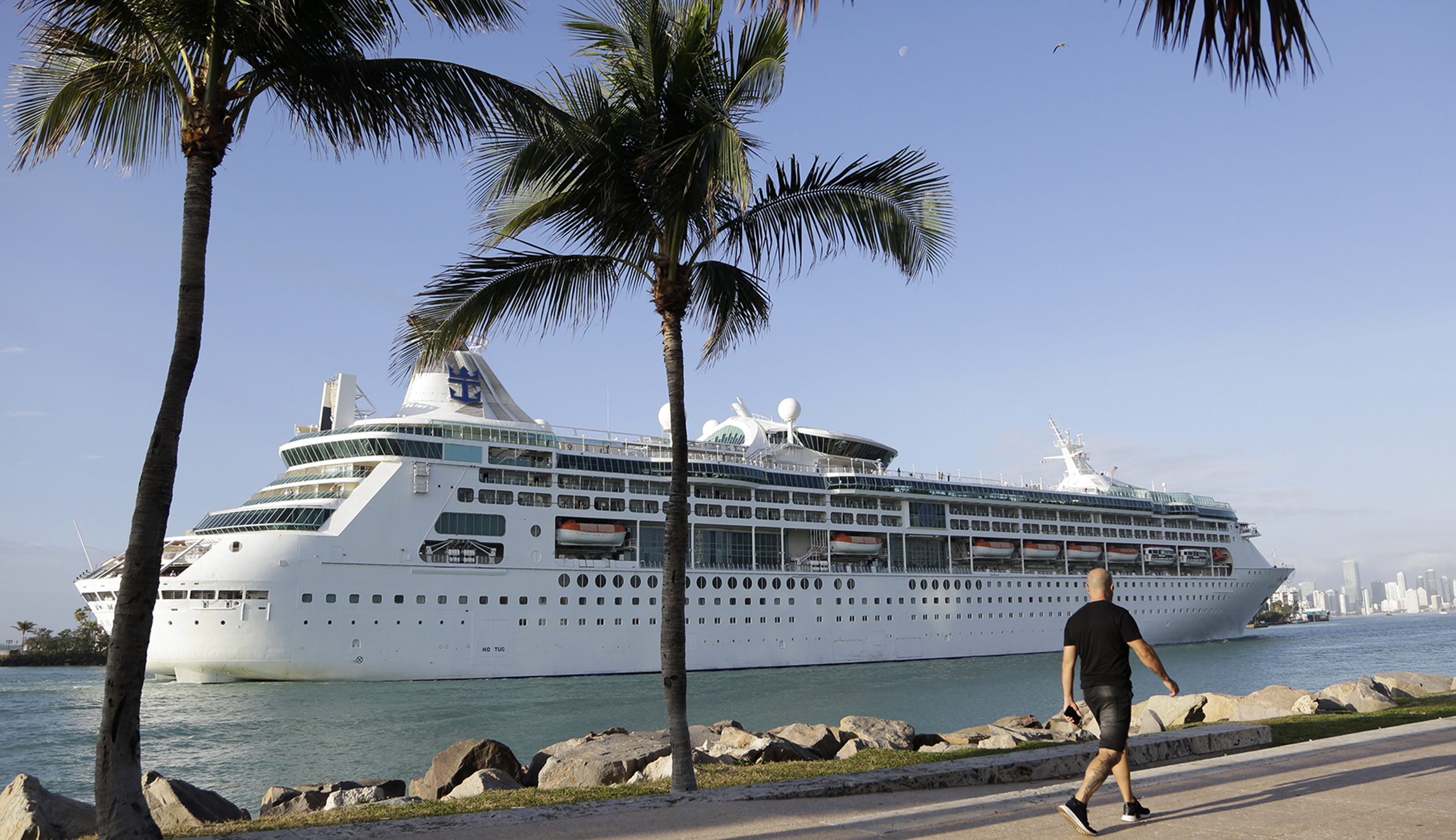 WATCH: Good Samaritans who prevented crash rewarded with $2K and Caribbean cruise