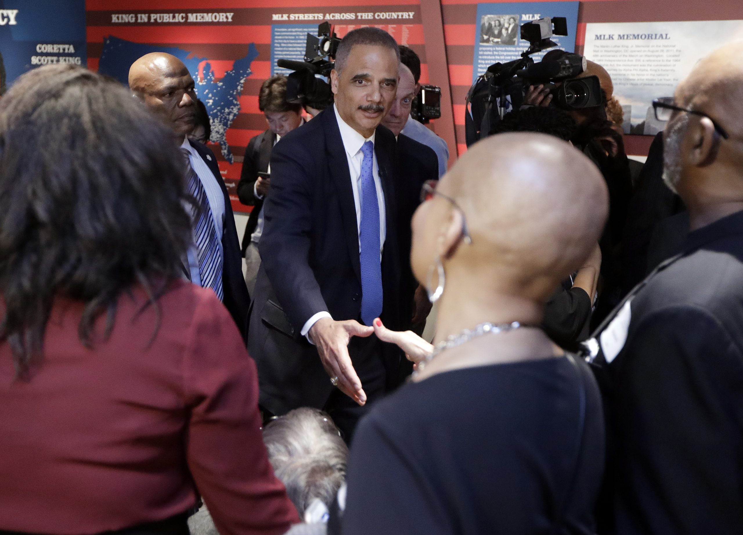 Eric Holder lays out 2020 vision, hits ‘rampant corruption’ in Trump cabinet