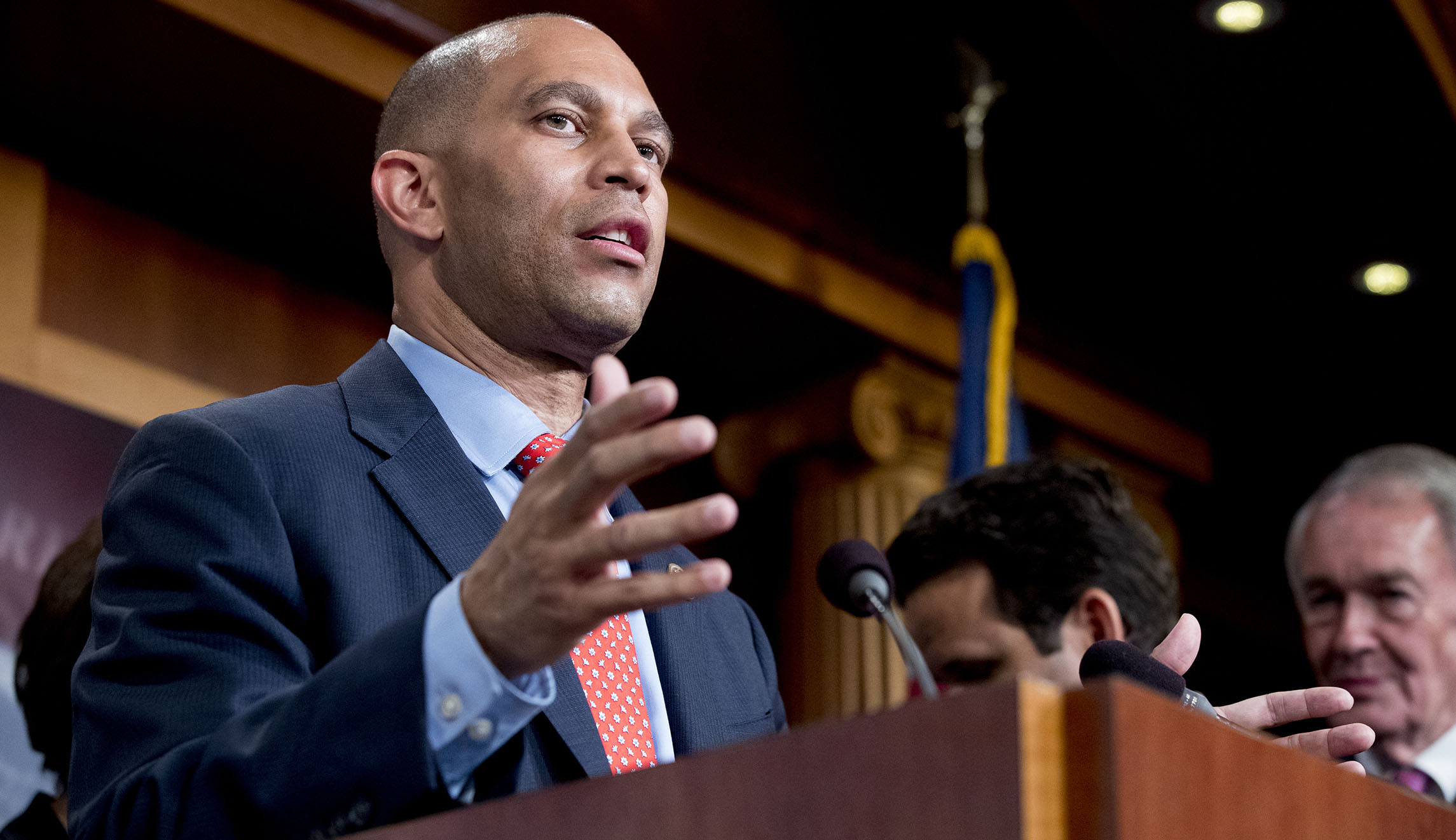 Hakeem Jeffries defeats Barbara Lee for Democratic caucus leadership