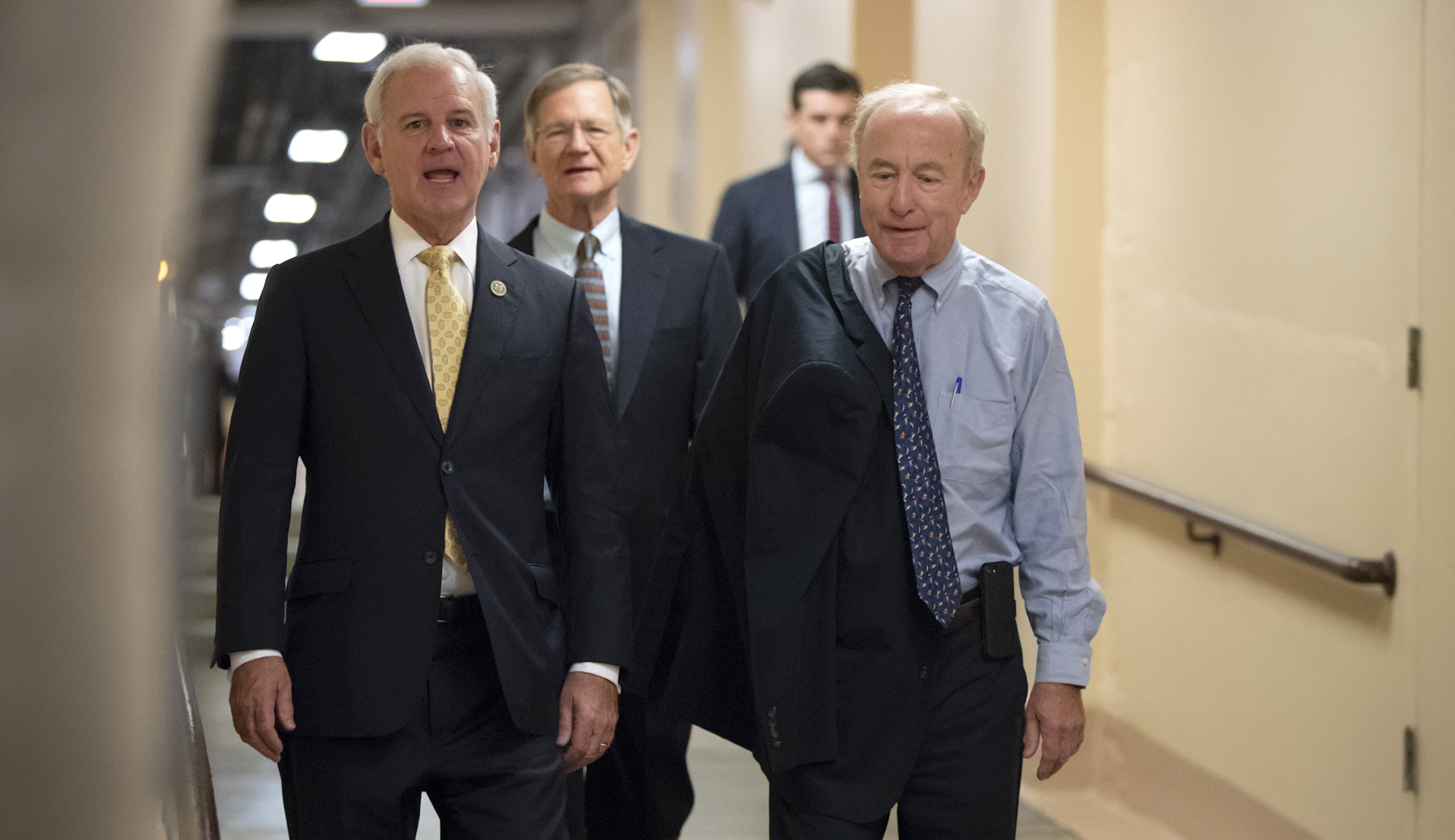 A big group of congressmen wants labor board to scrap Obama-era ‘joint employer’ rule