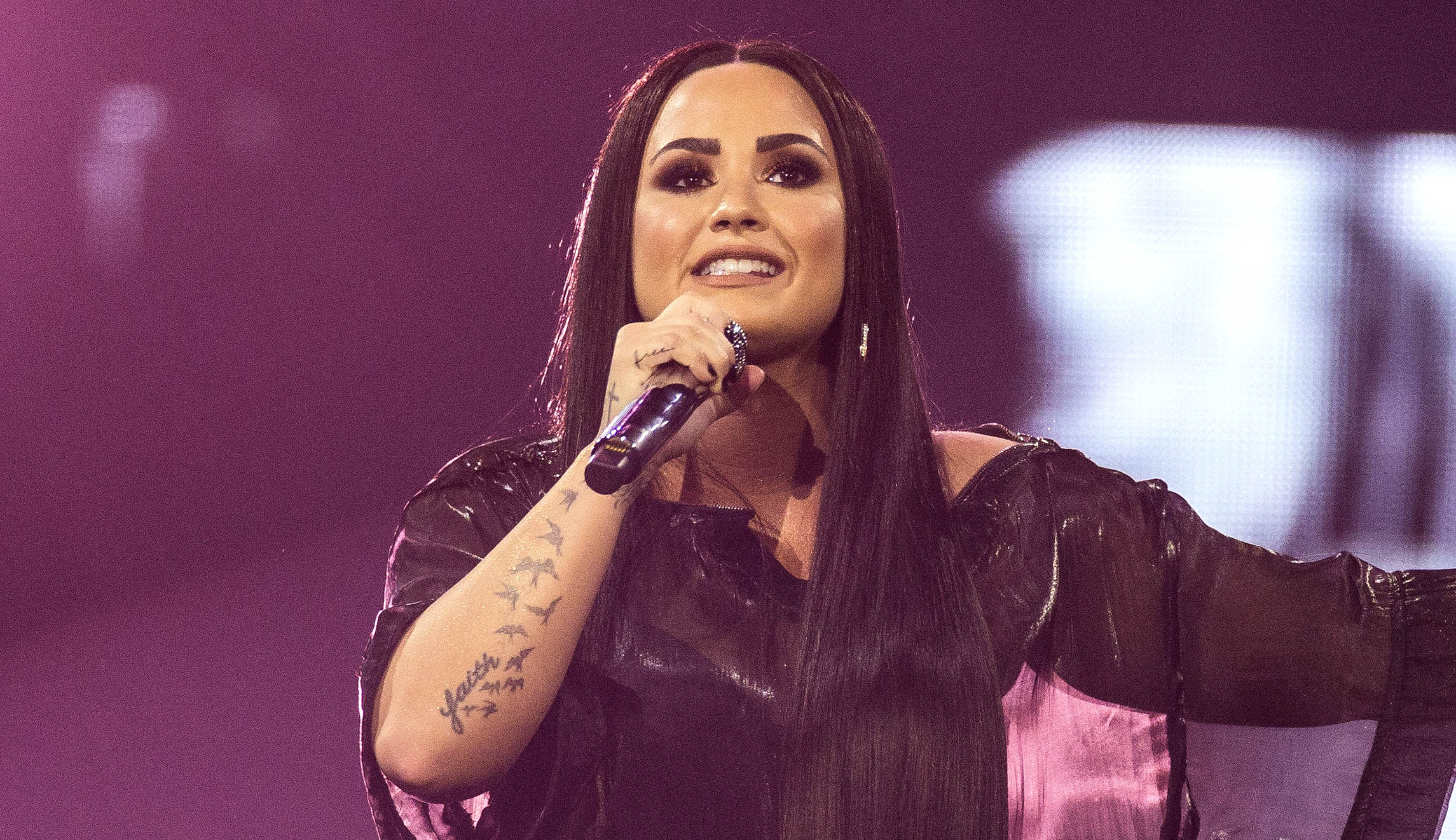Why is Demi Lovato apologizing for visiting Israel?