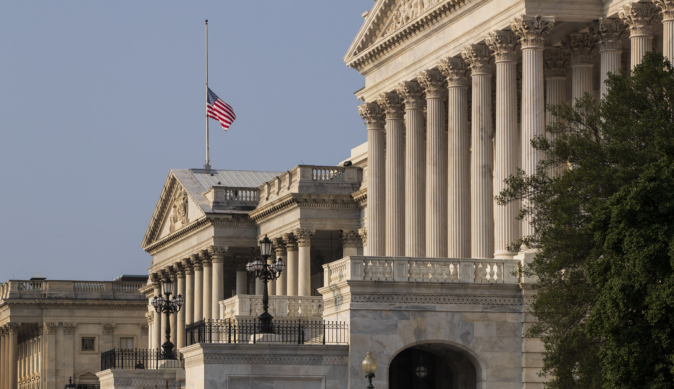 The vicious circle of norm-breaking