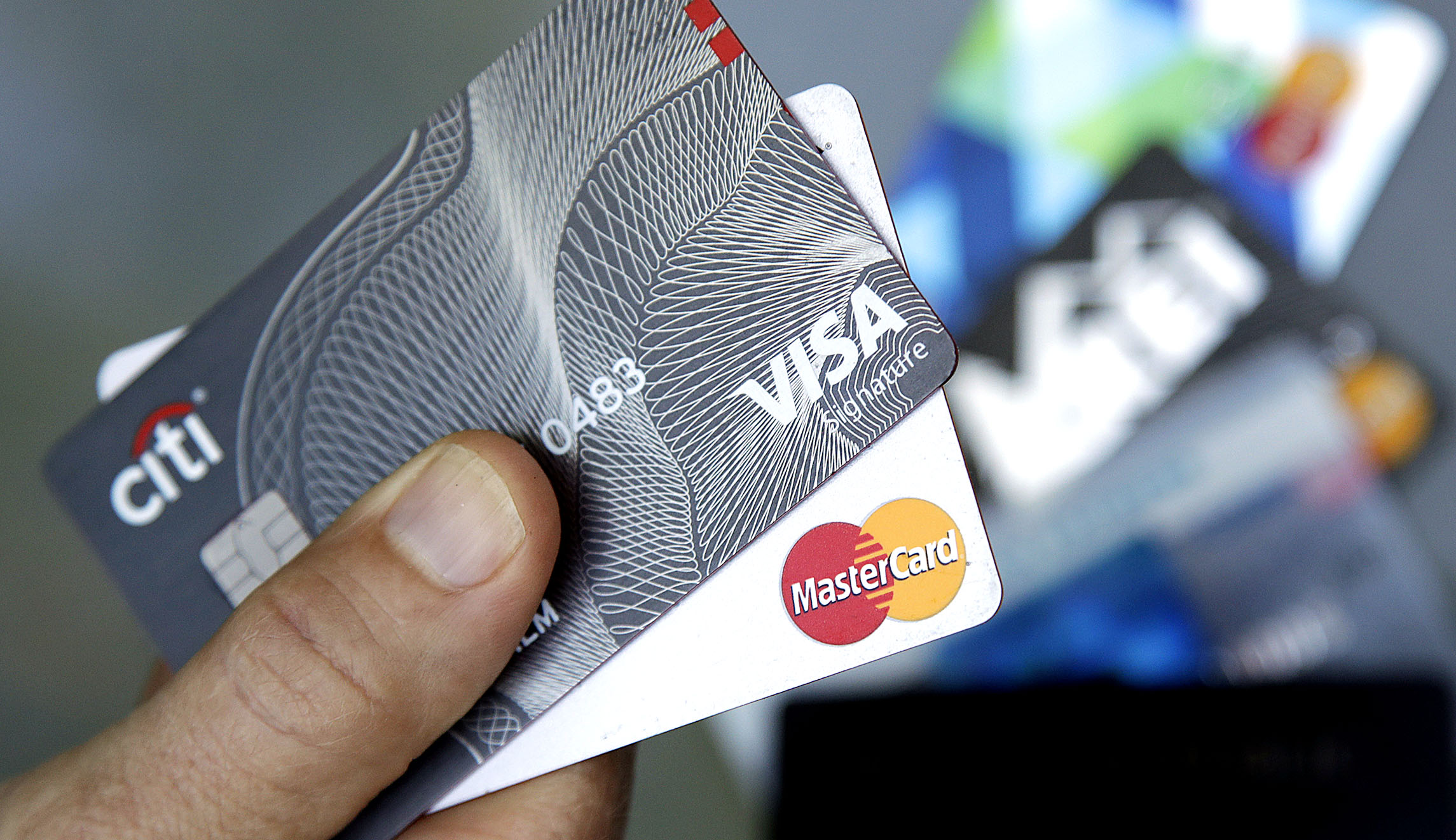 US consumer credit card debt reaches $1 trillion for first time