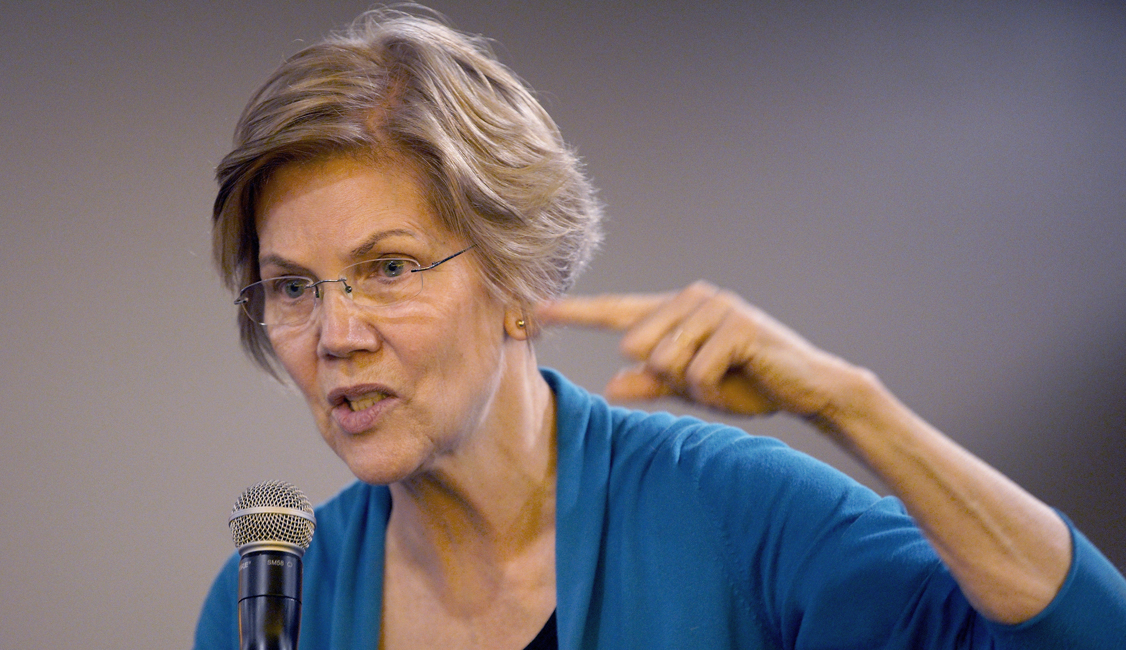 Warren slaps down Schultz: ‘Ridiculous’ for billionaires to think they can buy the presidency