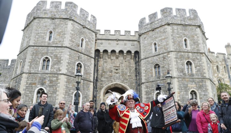 An unofficial Town Crier announces the birth of a baby boy born to Britain's Prince Harry and Meghan, the Duchess of Sussex to members of the media and onlookers near King Henry VIII gate, Windsor Castle in Windsor, south England, Monday May 6, 2019, after Prince Harry announced that his wife Meghan, Duchess of Sussex, has given birth to a boy. 