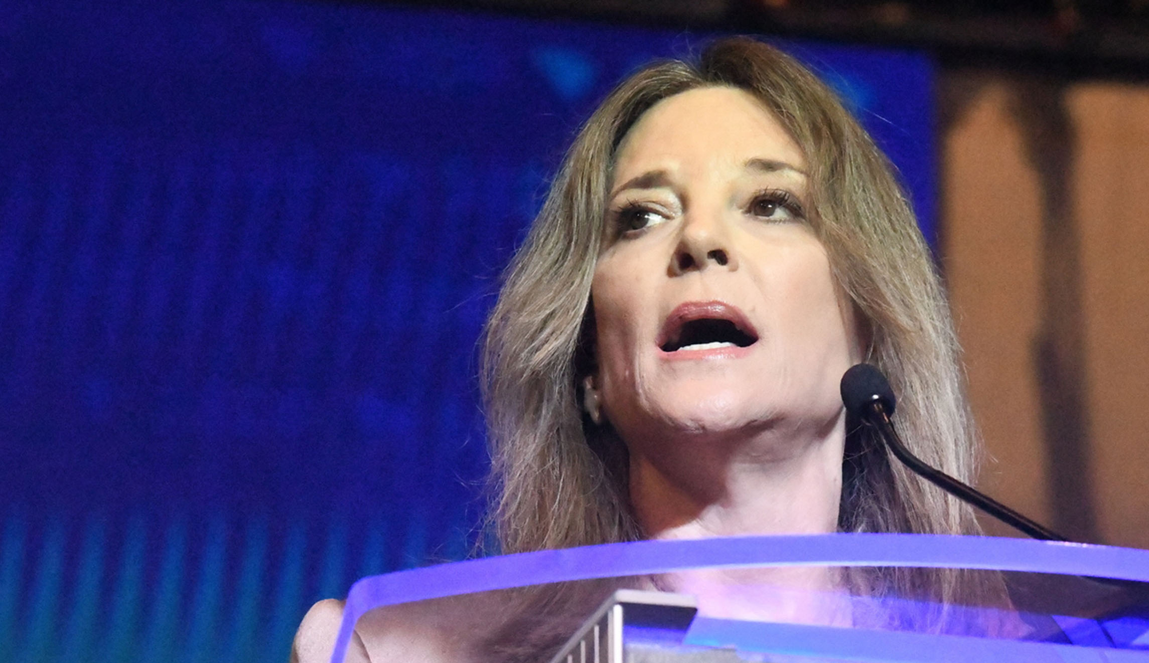 Marianne Williamson started speech by asking white people apologize to black people