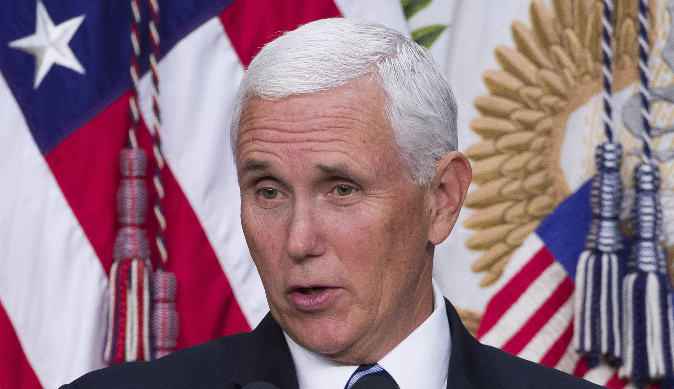 Pence brings first motorcade to small Michigan island that does not allow cars