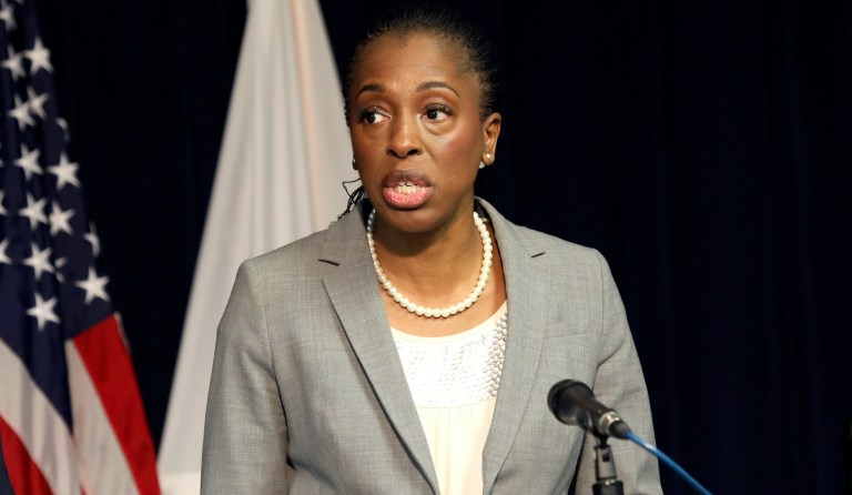 Illinois health officials offer holiday guidance amid fresh COVID-19 concerns