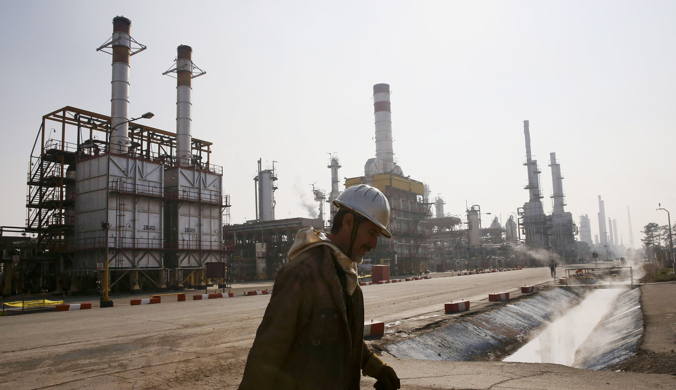 Government raises oil price forecast in response to Iran sanctions