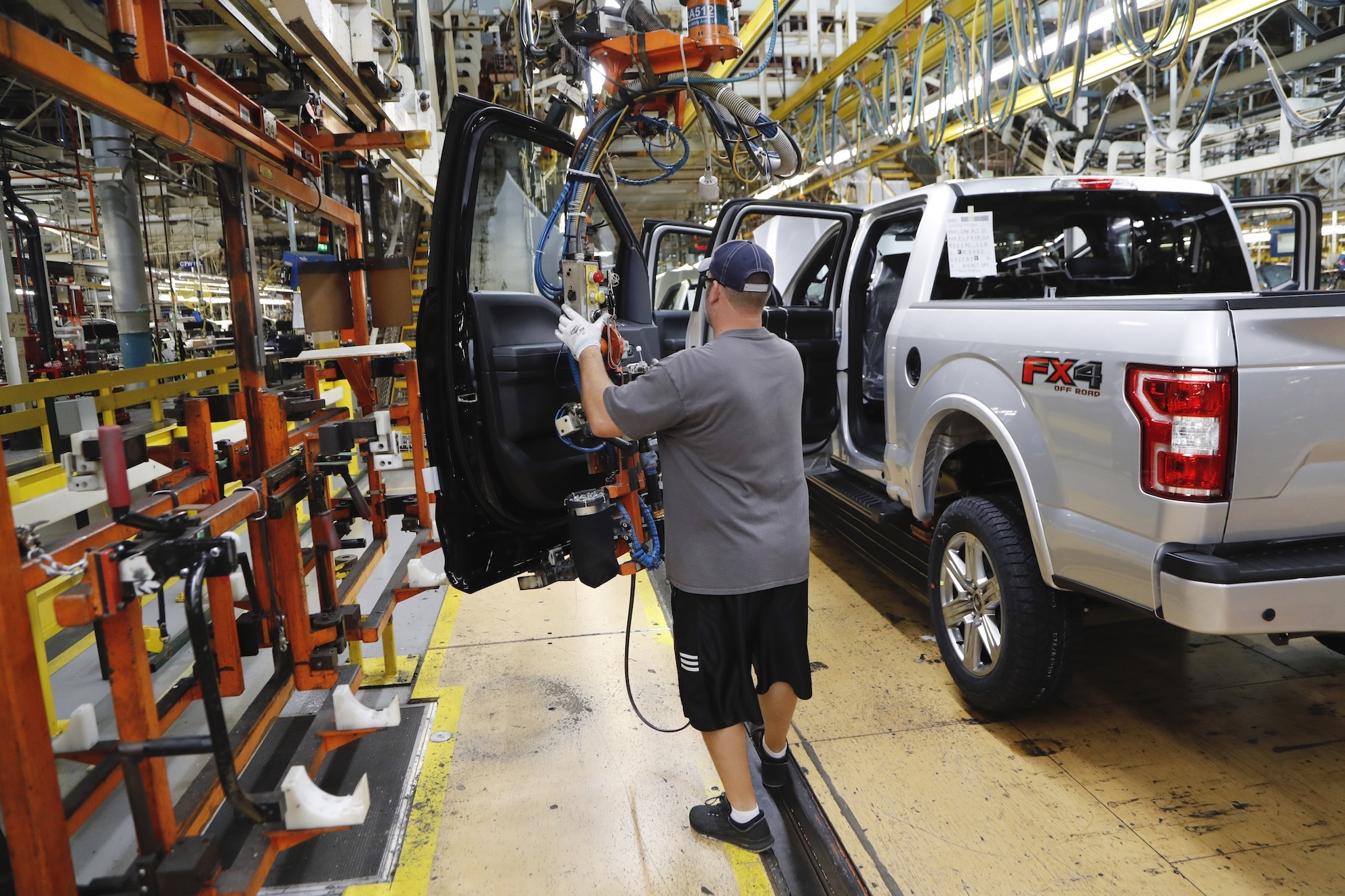 GM and Ford to close all North American plants through end of month