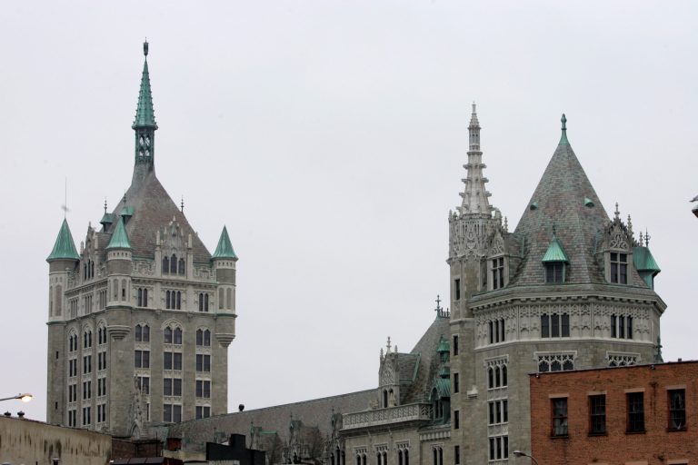 Professor who defended pedophilia no longer interacting with students