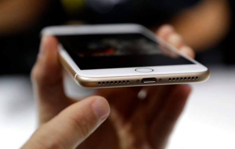 EU to require single charger for all smartphones, in change targeting Apple