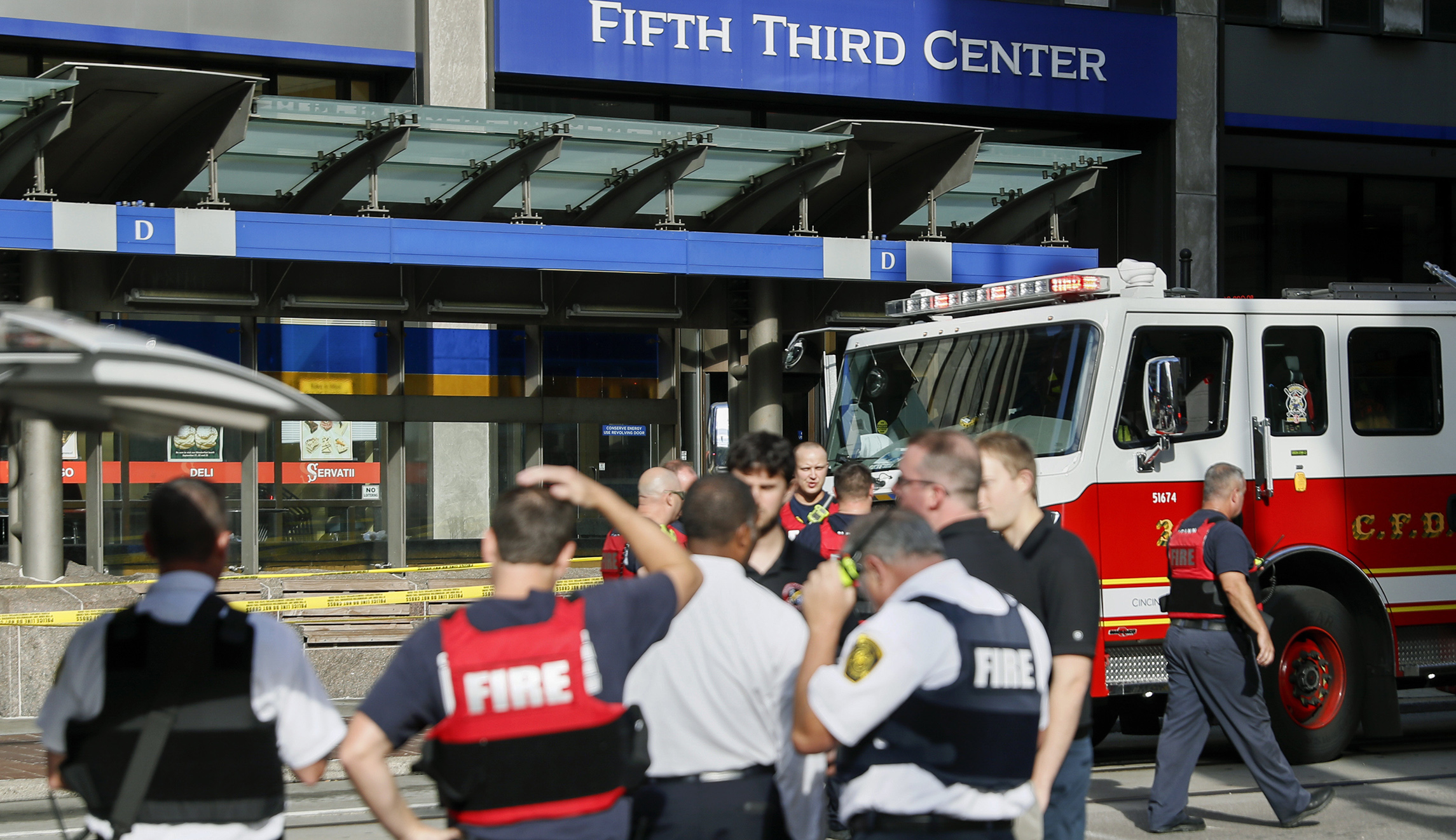 Police say 4 dead, including gunman, after Cincinnati bank shooting