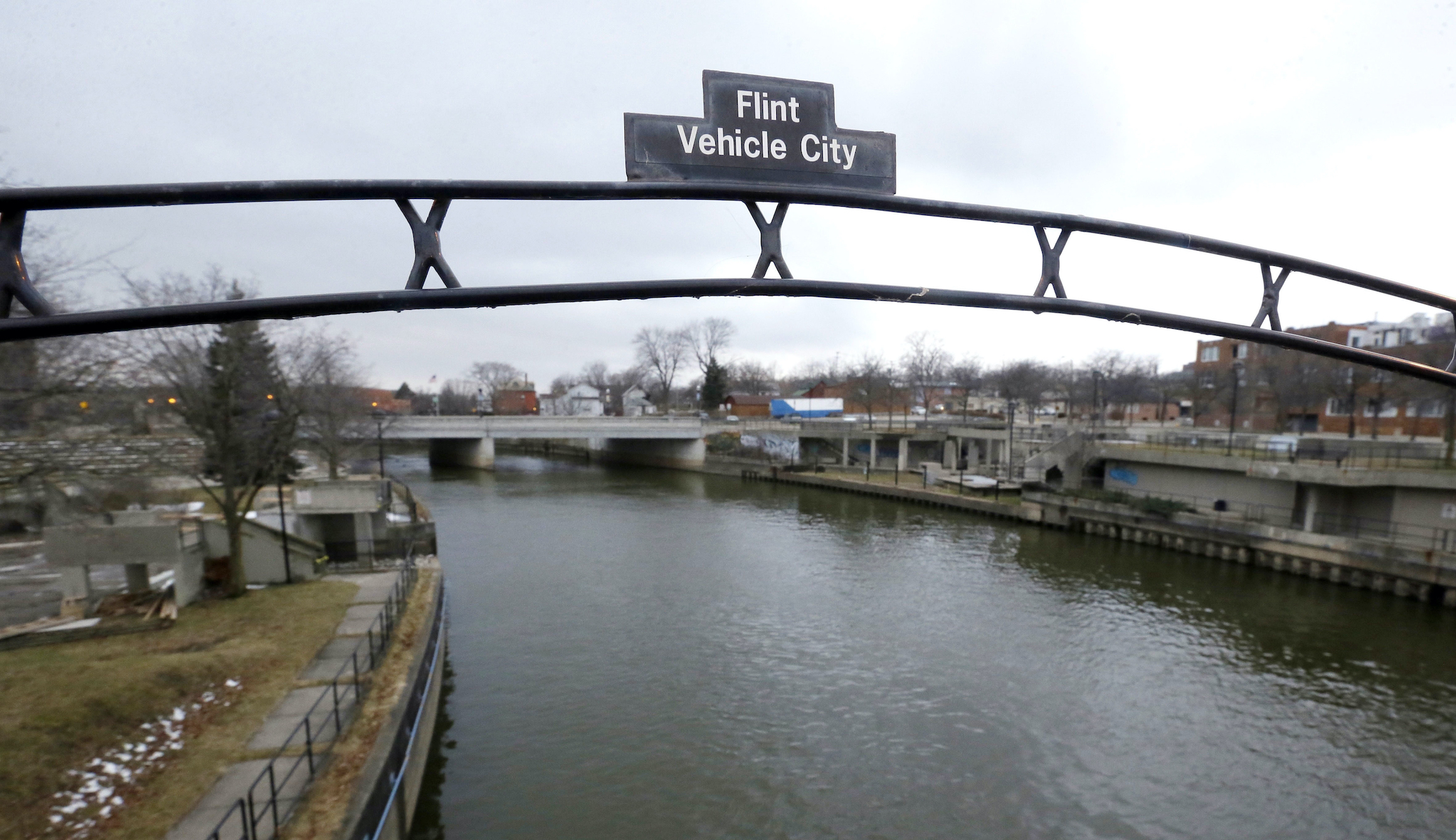 Court allows class-action lawsuit over tainted water in Flint to continue