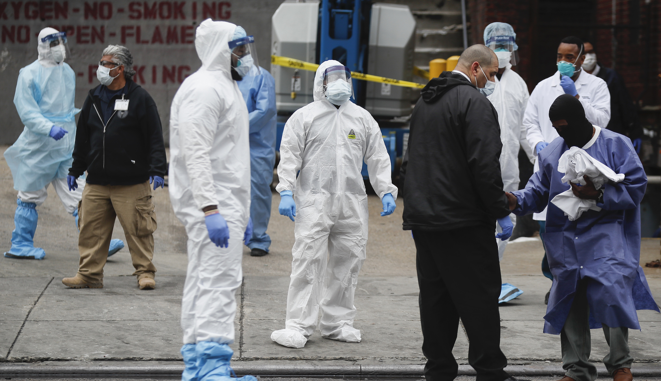 Coronavirus can spread through talking or breathing, scientists warn White House