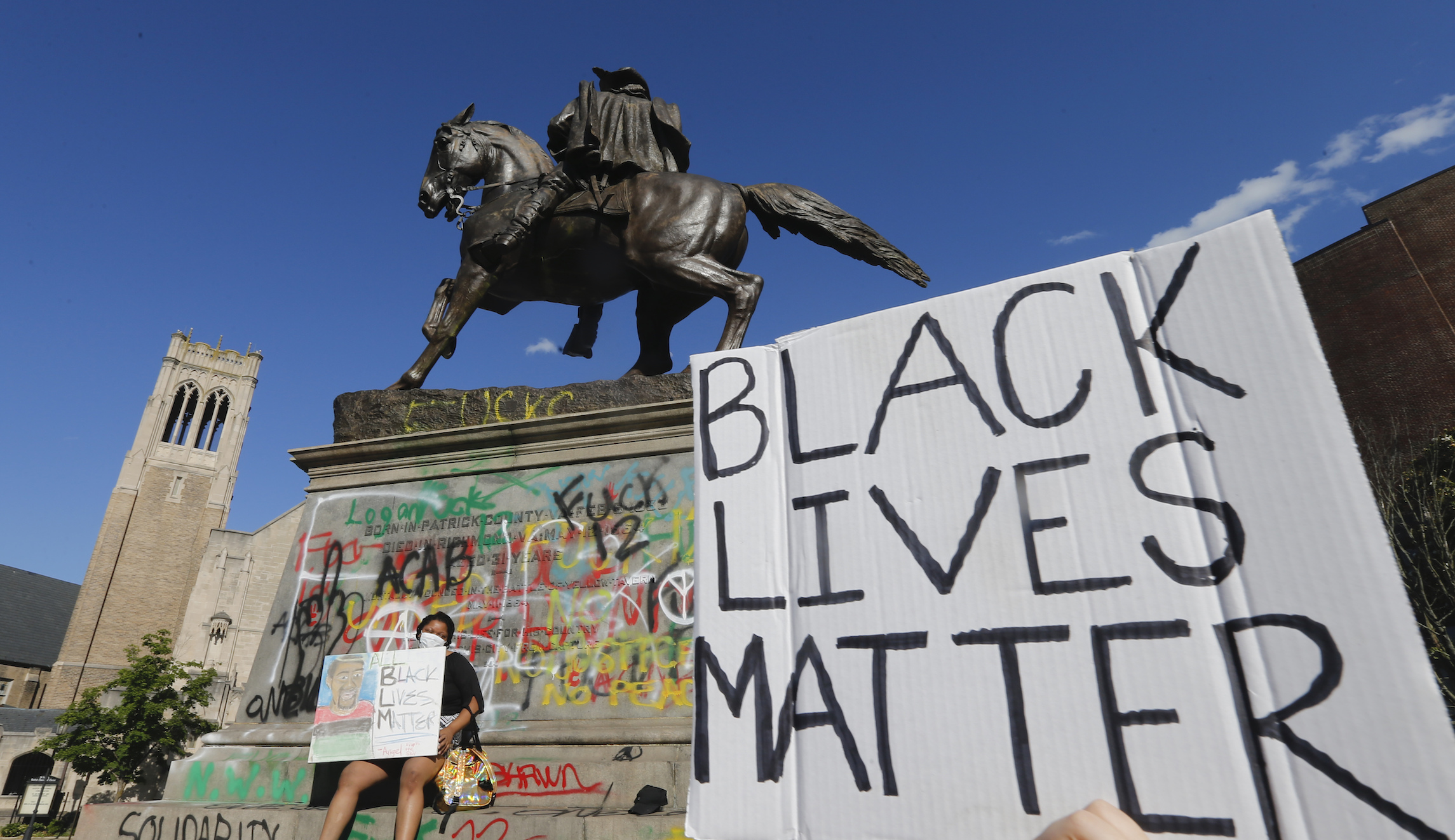 Protesters behead and pull down Confederate statues in Portsmouth, Virginia