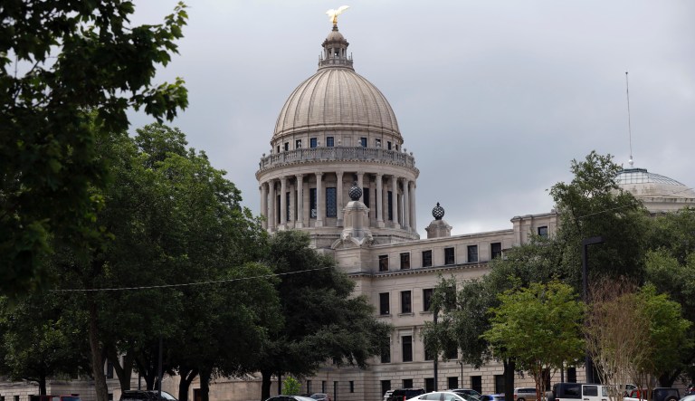 Mississippi Senate adopts own income tax cut package