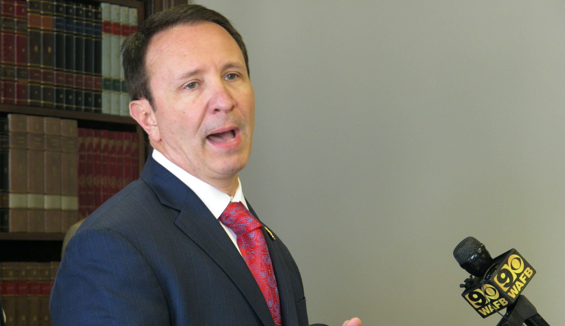 Louisiana AG calls order closing bars, requiring masks unconstitutional
