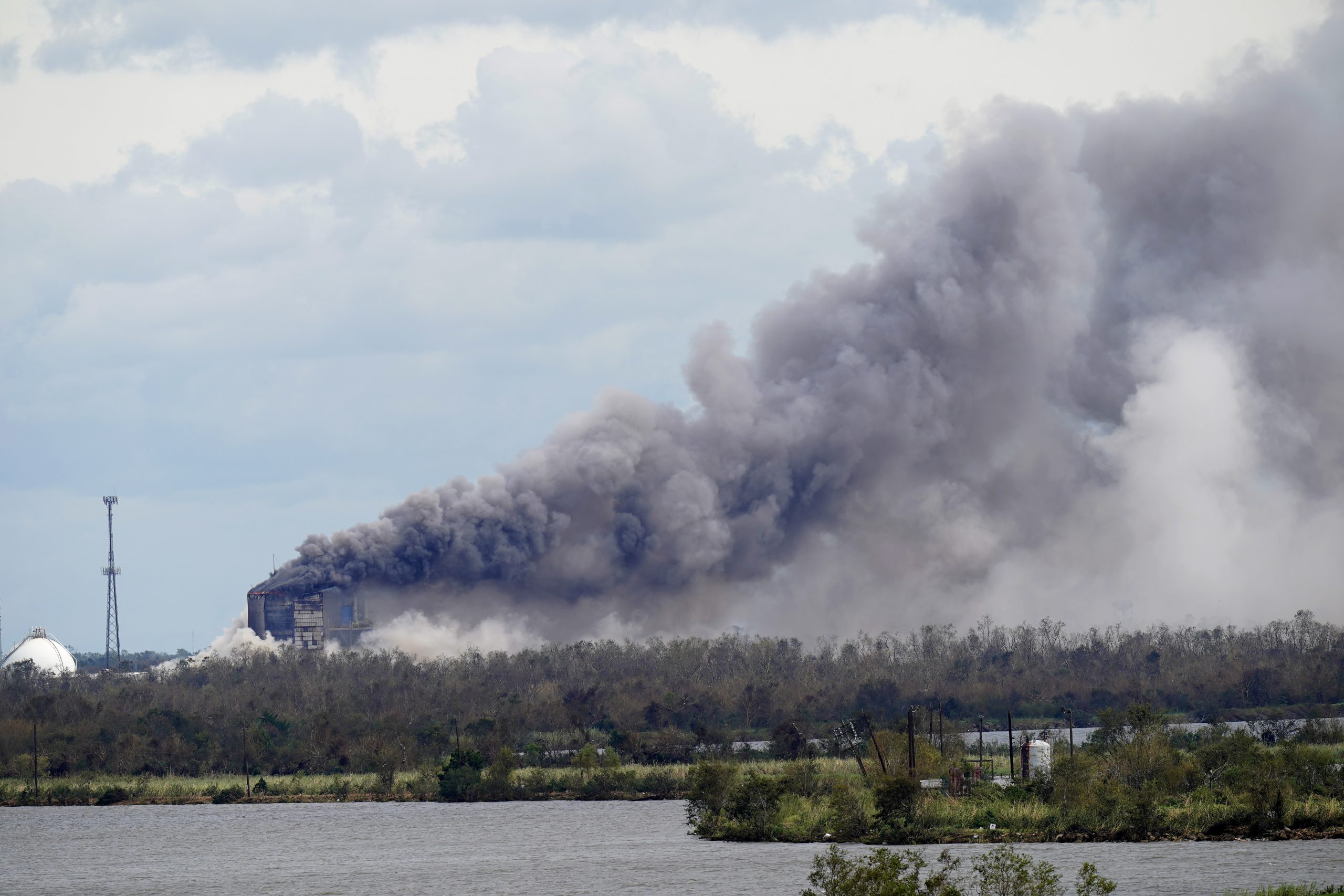 Six injured in Louisiana chemical plant explosion