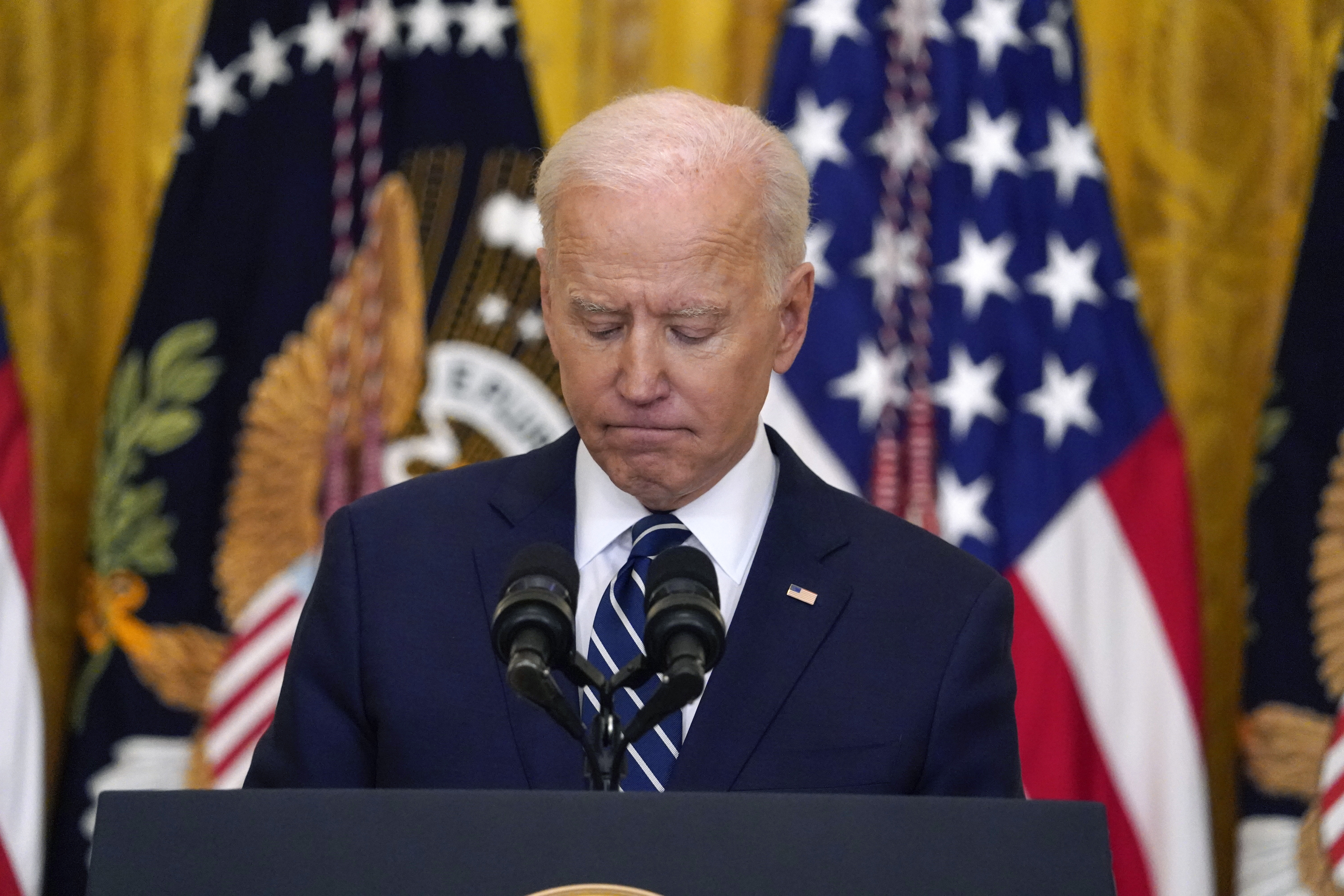 Biden used scripted notecards during first press conference, photos show