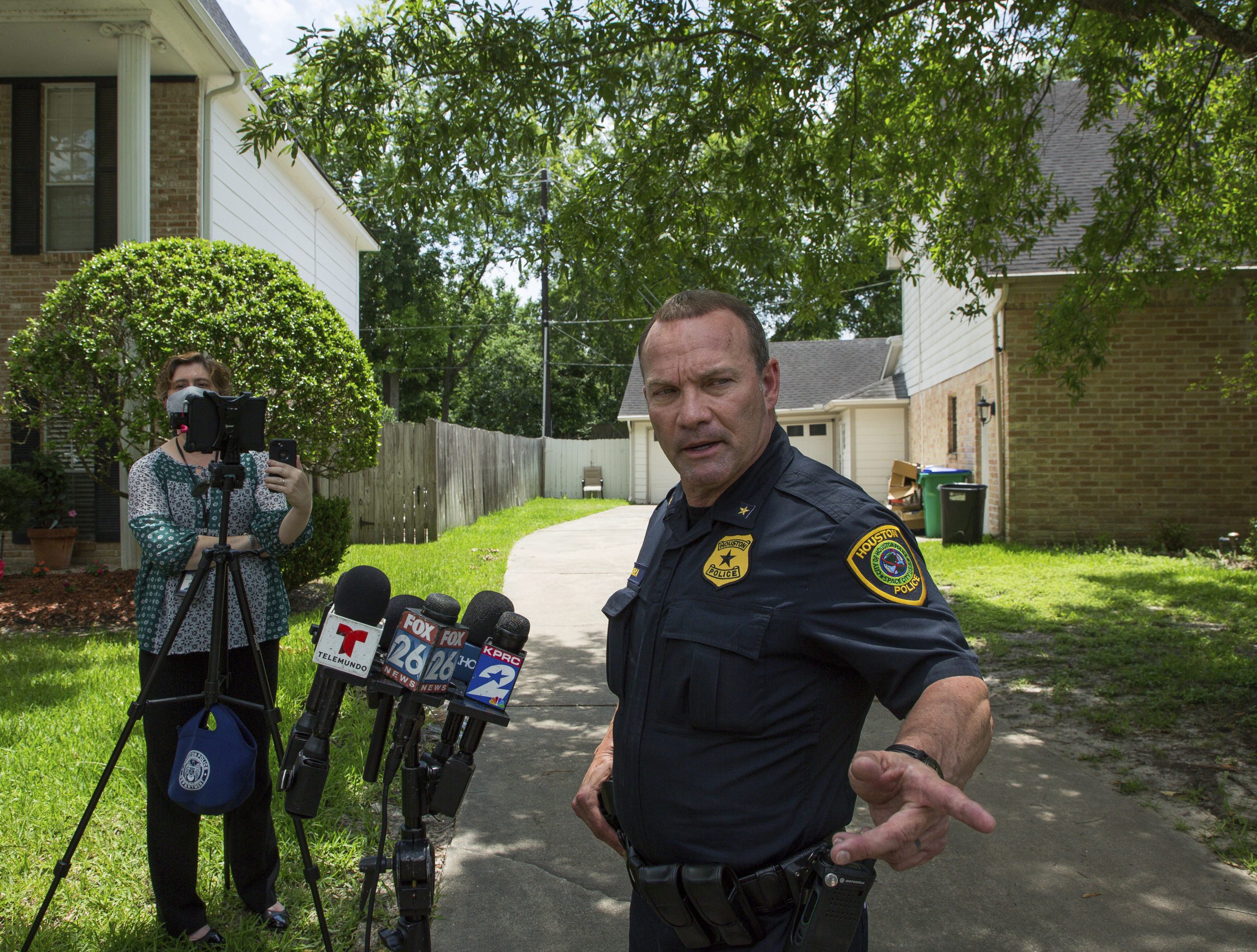 Houston police locate missing tiger after dayslong manhunt