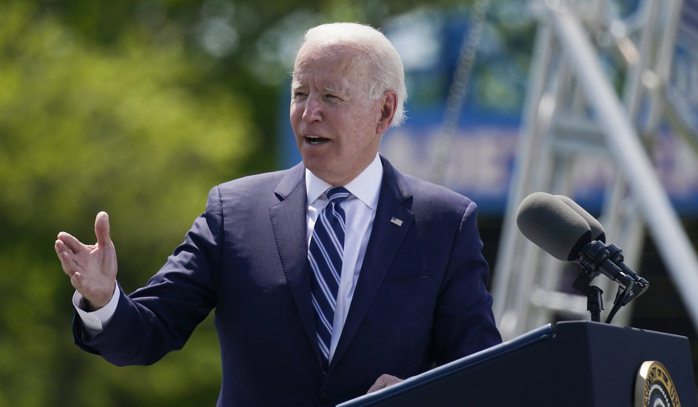 ‘You’re a really dull class’: Biden calls out Coast Guard Academy in commencement remarks for not laughing at jokes