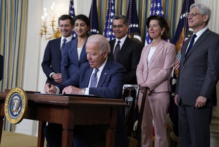 Biden progressive FTC agenda faces pause as Democratic member leaves