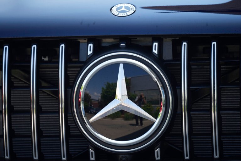 Mercedes-Benz manufacturer warns 800,000 drivers of potential fire risk