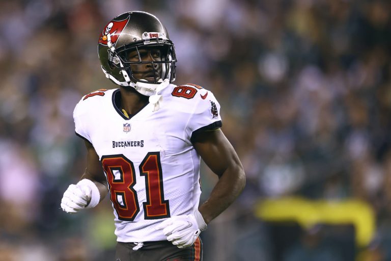 Buccaneers WR Antonio Brown obtained fake vaccine card, former employee claims