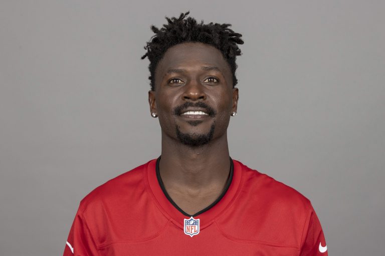 WATCH: Antonio Brown gets cut from Buccaneers after throwing uniform, leaving in middle of game